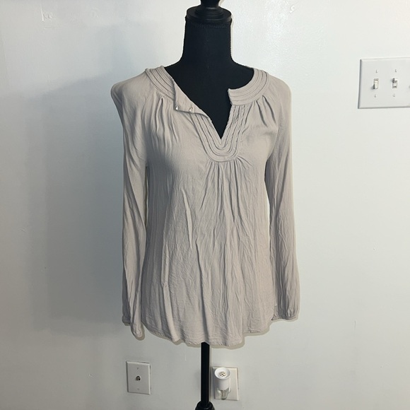 Boden, Gorgeous Long Sleeve Blouse, V-Neck w/Optional Closure, sz 2 - Picture 1 of 11